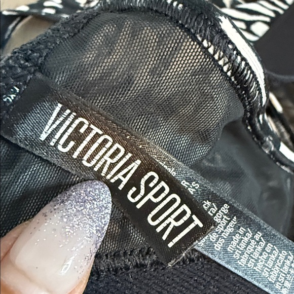 Victoria Secret | The Player Black and White Sports Bra - racerback - medium - Picture 2 of 4